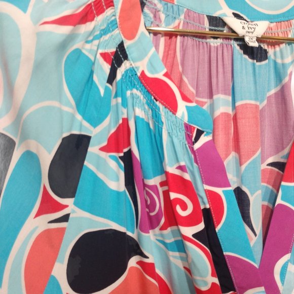 Crown & Ivy Swirl Print Peasant Top Plus Size 1X - Picture 8 of 15